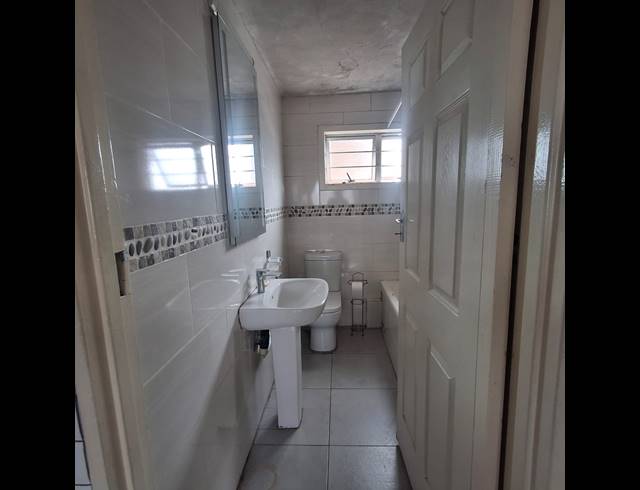 2 BEDROOM FLAT FOR SALE IN AUSTERVILLE